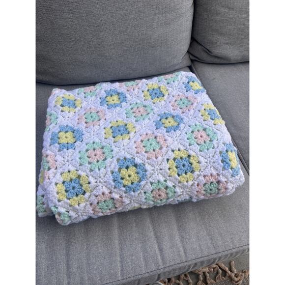 New Crochet Baby Afghan Throw Blanket Pastel Granny Square Handmade 45x67 - Picture 3 of 8